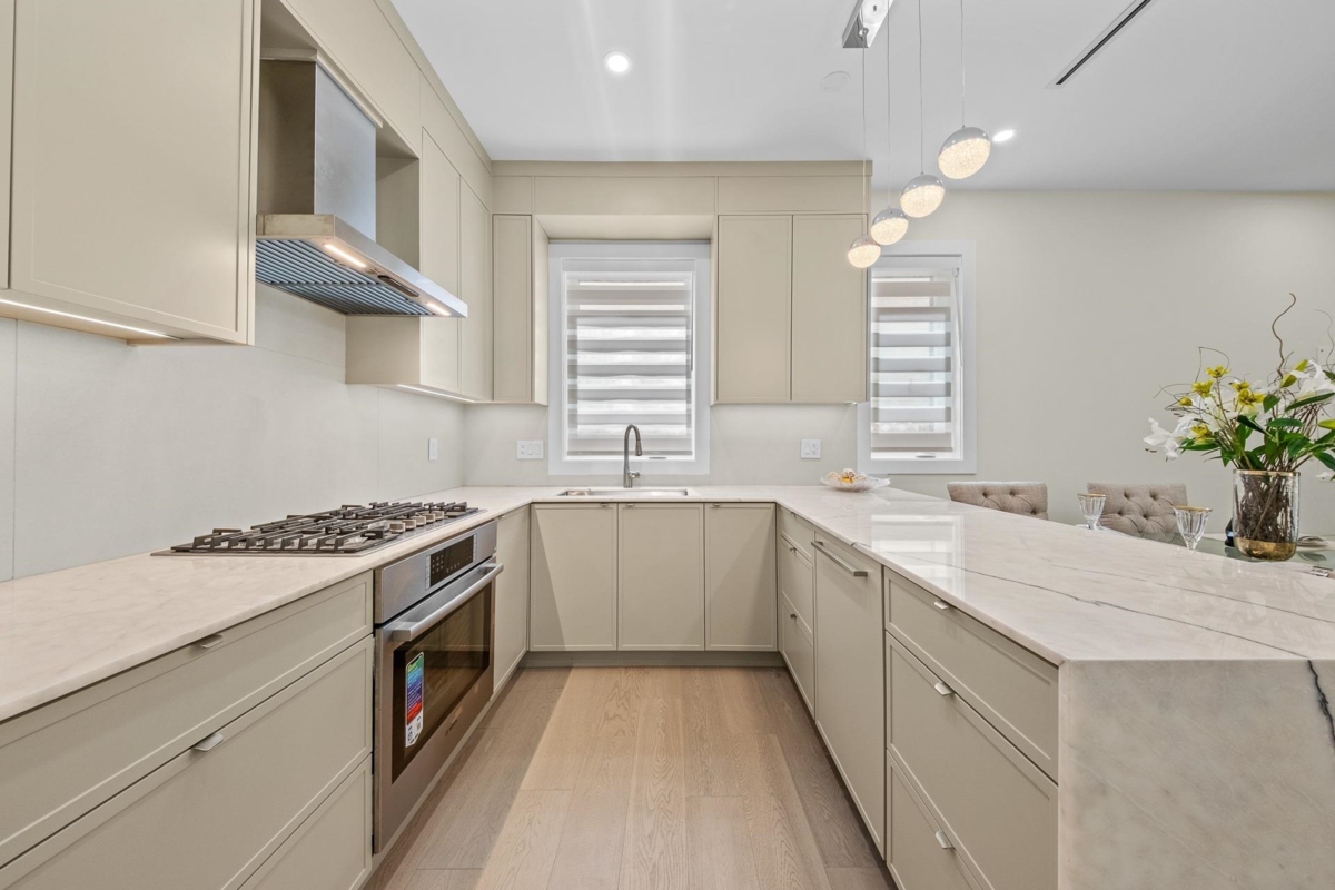 Guest Bathroom Photo of 1 4650 Gothard Street, Vancouver, BC