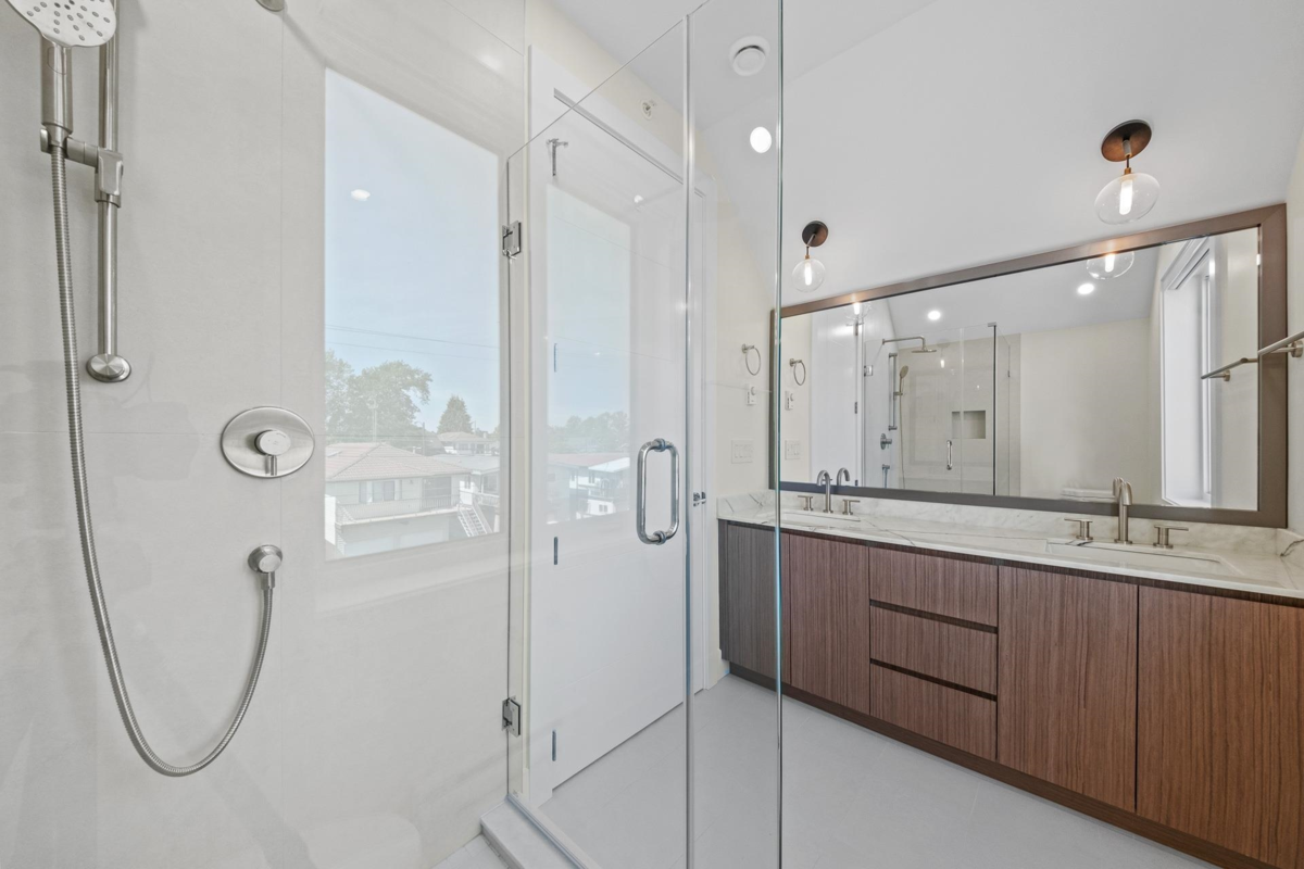 Hot Tub / Spa Photo of 1 4650 Gothard Street, Vancouver, BC