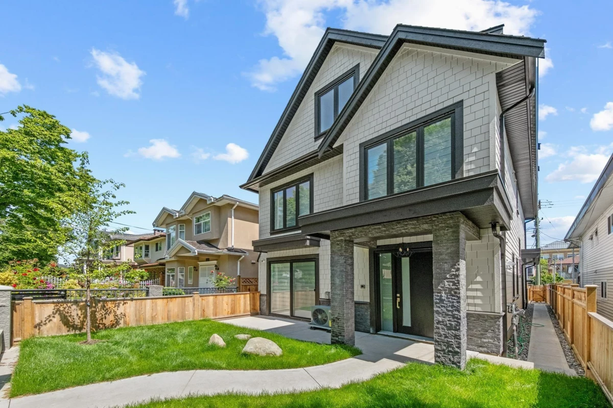 Living Room Photo of 1 4650 Gothard Street, Vancouver, BC