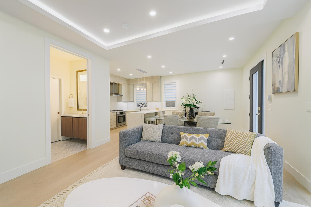 Powder Room Photo of 1 4650 Gothard Street, Vancouver, BC