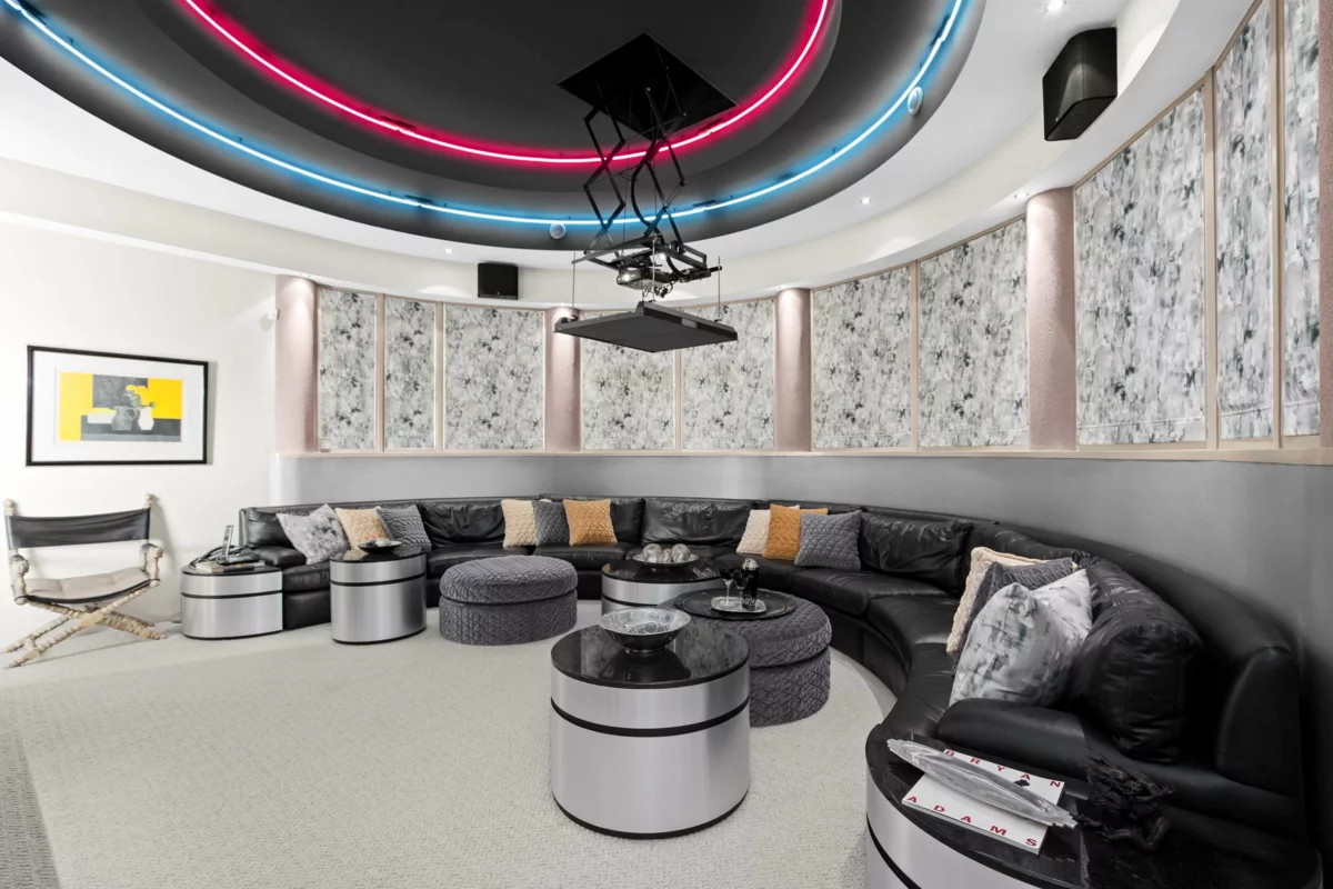 Backyard Photo of 3912 Marine Drive, West Vancouver, BC