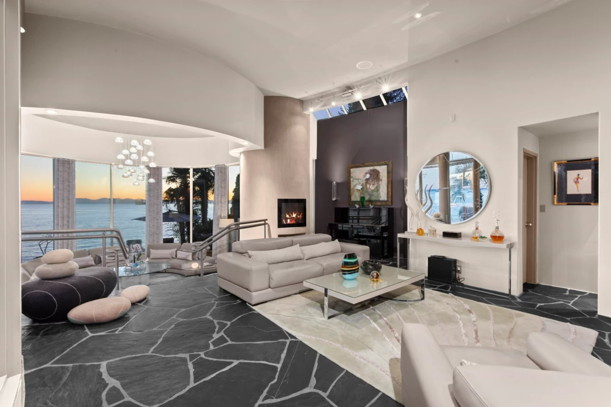 Dining Area Photo of 3912 Marine Drive, West Vancouver, BC