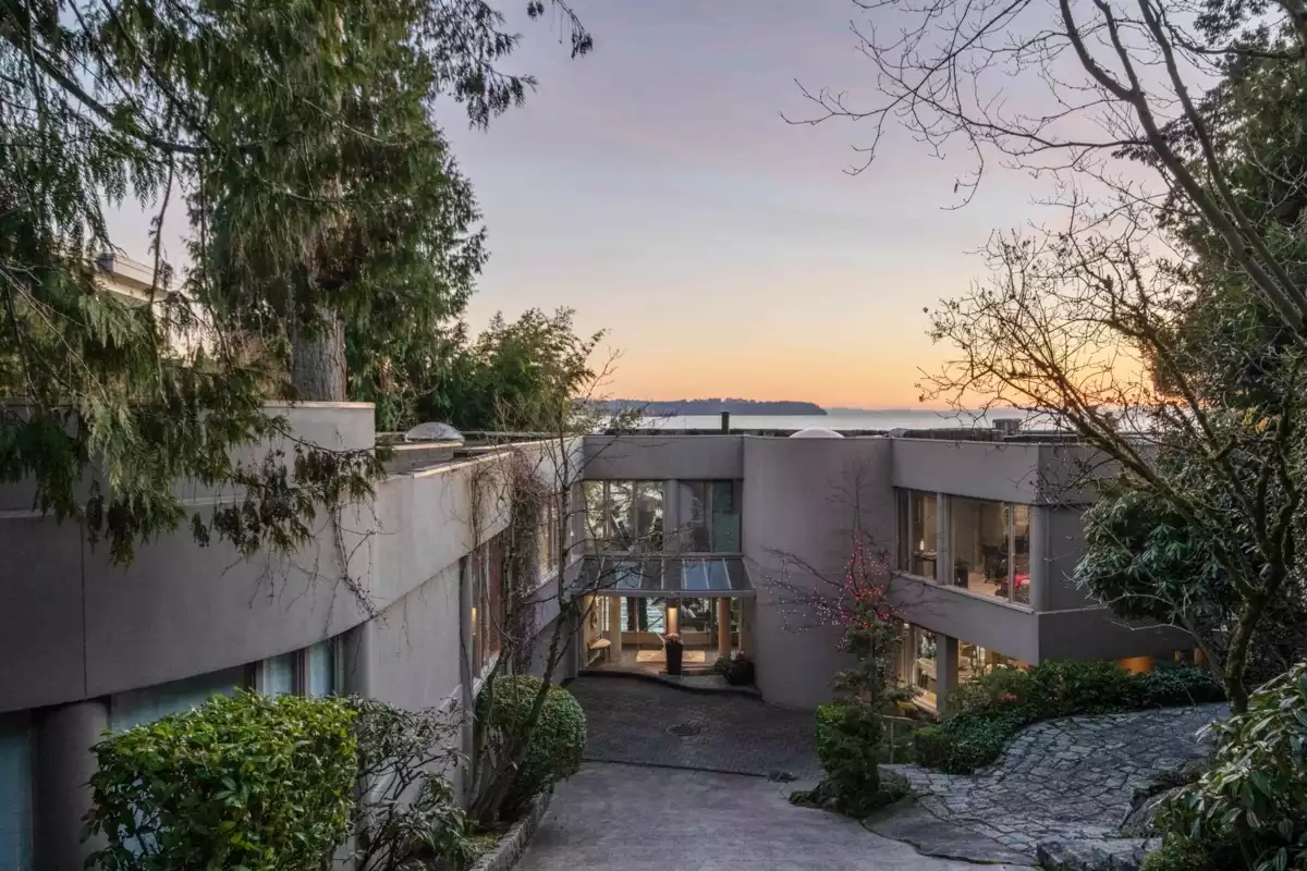 Family Room Photo of 3912 Marine Drive, West Vancouver, BC