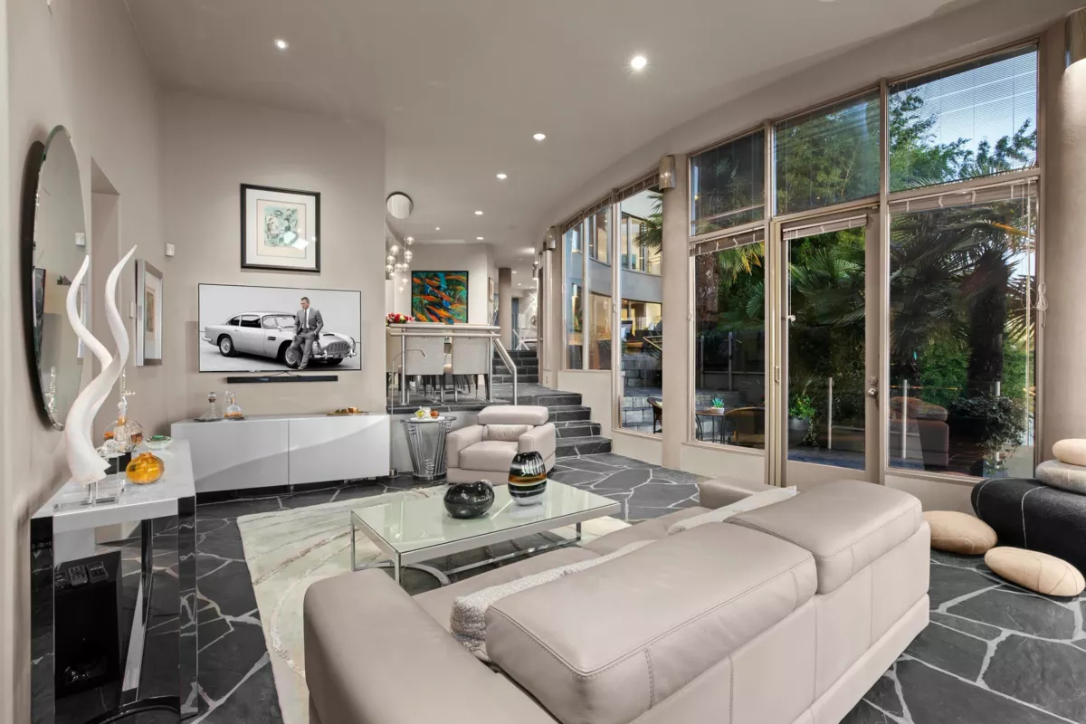 Kitchen Island Photo of 3912 Marine Drive, West Vancouver, BC