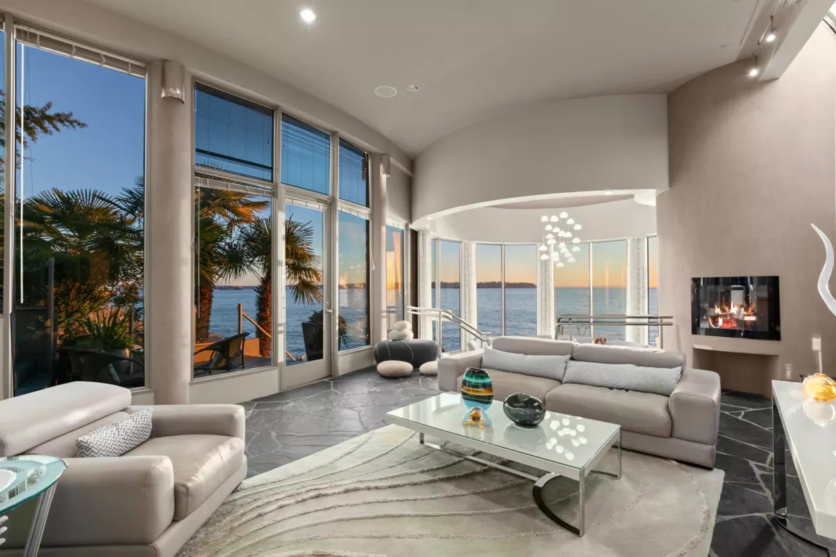 Kitchen Photo of 3912 Marine Drive, West Vancouver, BC