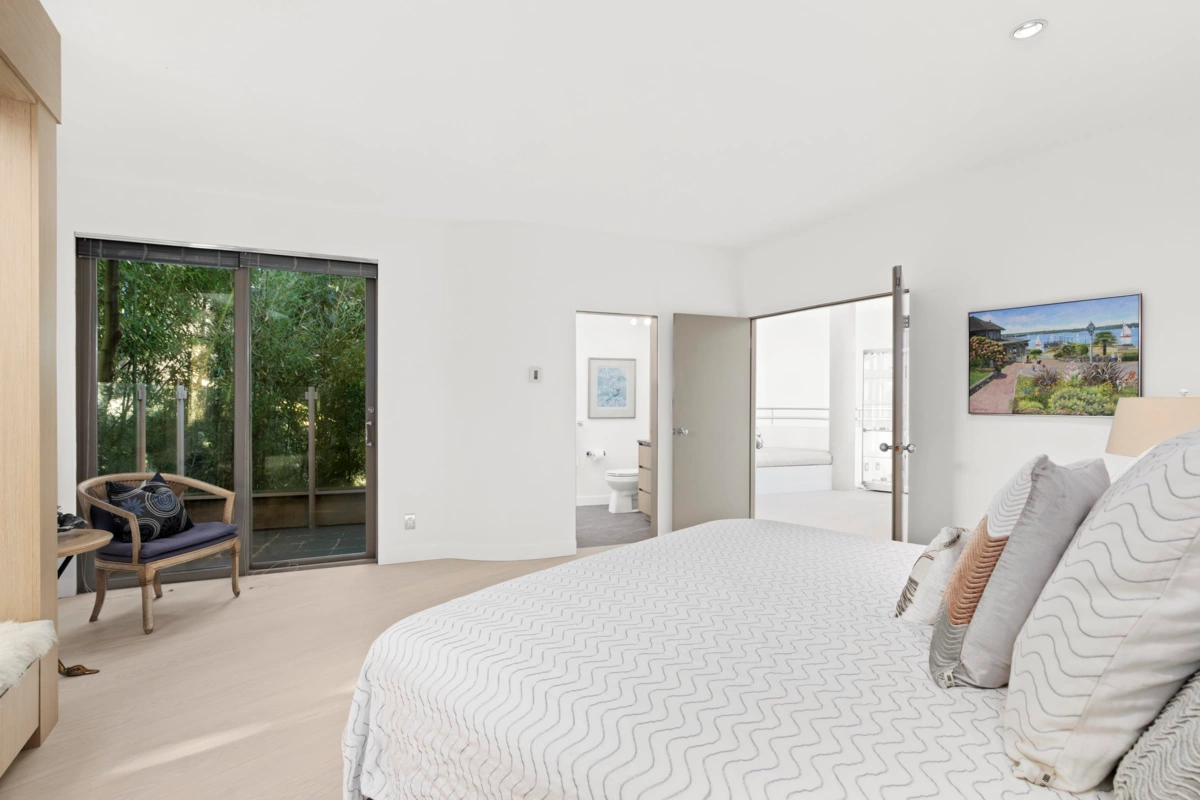 Mudroom Photo of 3912 Marine Drive, West Vancouver, BC