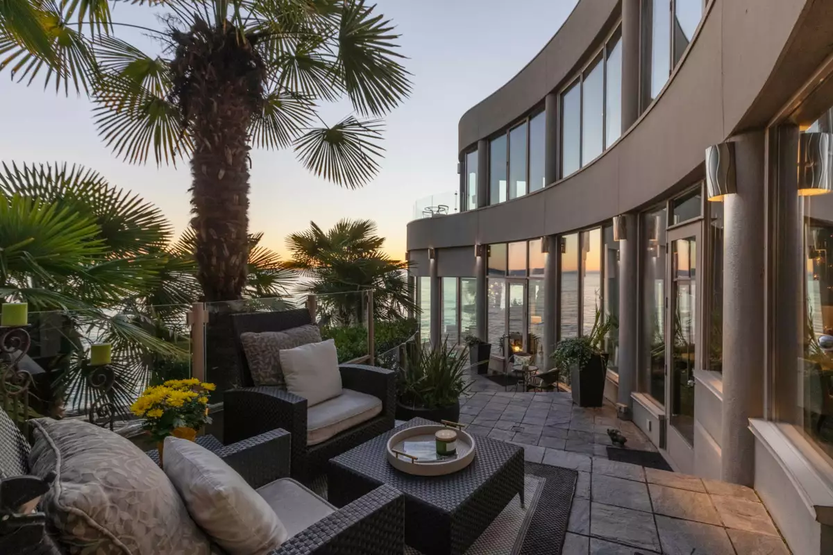Outdoor Kitchen Photo of 3912 Marine Drive, West Vancouver, BC