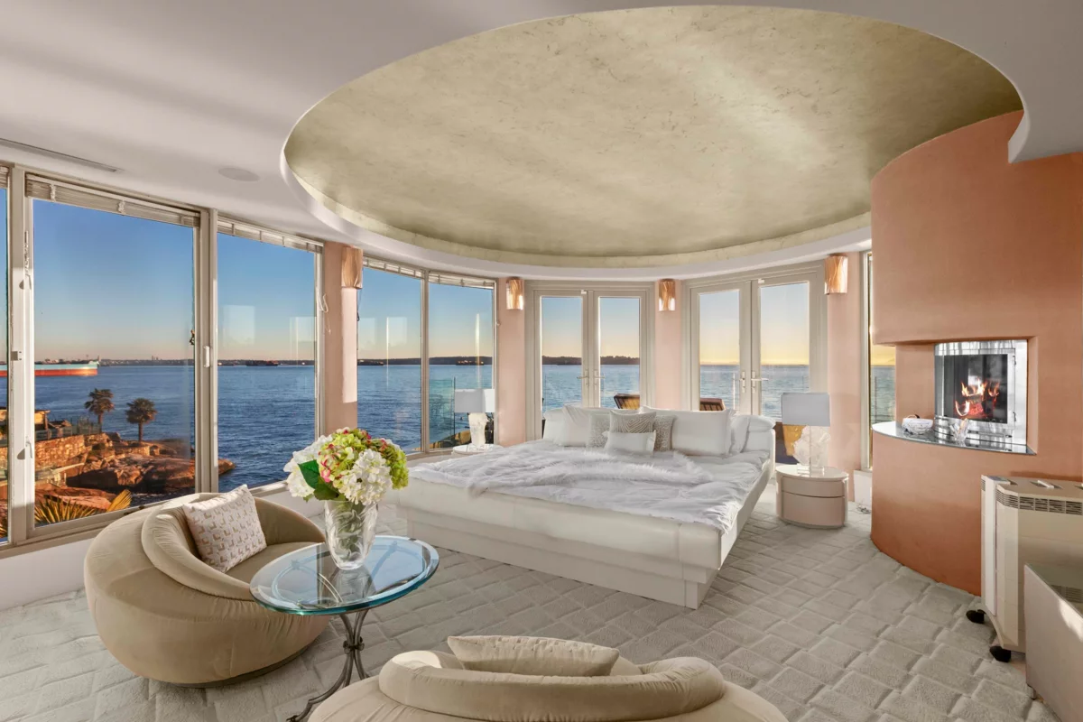 Powder Room Photo of 3912 Marine Drive, West Vancouver, BC