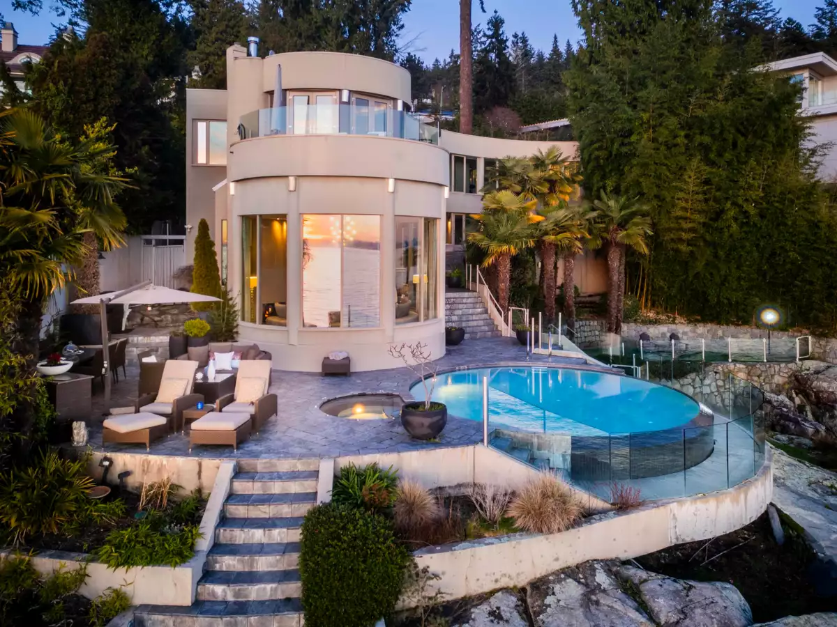 Swimming Pool Photo of 3912 Marine Drive, West Vancouver, BC