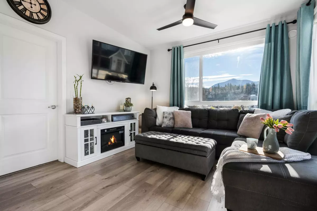 Living Room Photo of 203 6045 Chilliwack River Road, Chilliwack, BC