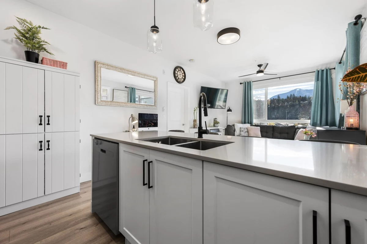 Primary Bedroom Photo of 203 6045 Chilliwack River Road, Chilliwack, BC