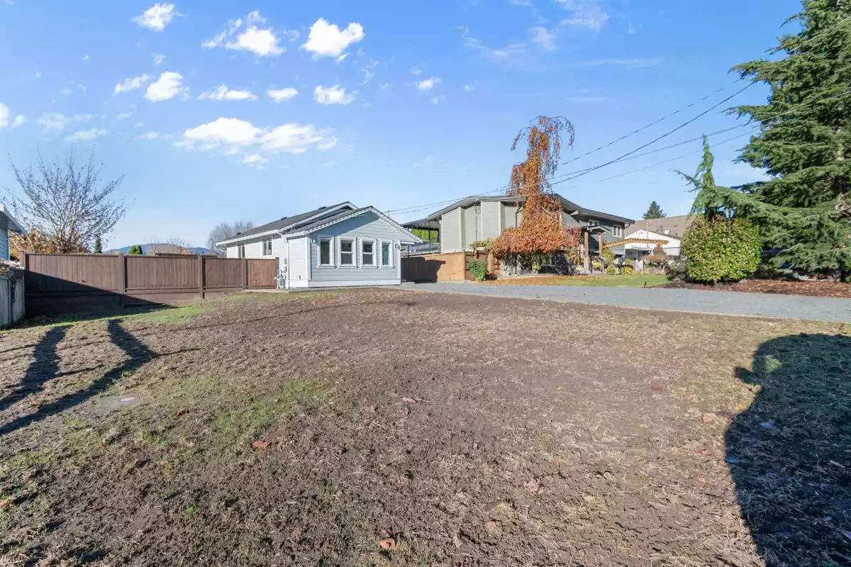 Hallway Photo of 5865 Carter Road, Chilliwack, BC
