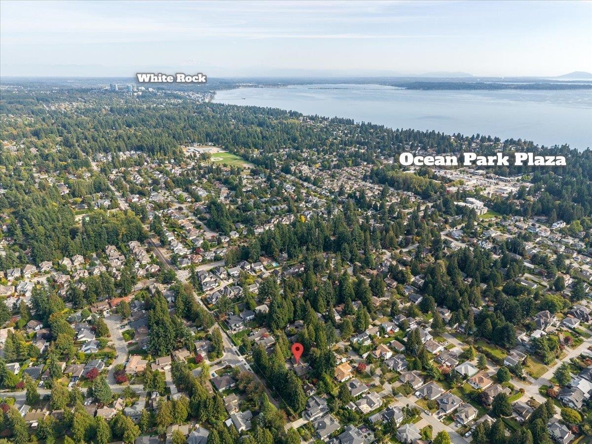 Kitchen Photo of 12686 20 Avenue, Surrey, BC