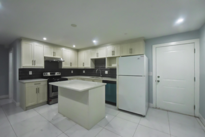 Hallway Photo of 1675 136 Street, Surrey, BC