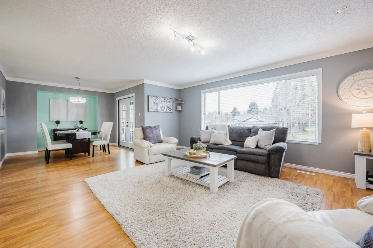 Kitchen Island Photo of 20492 Thorne Avenue, Maple Ridge, BC