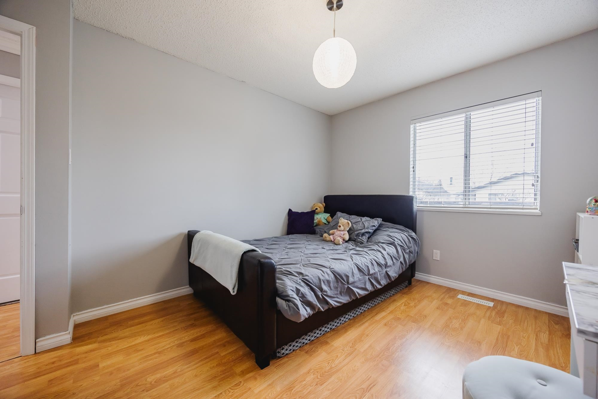 Powder Room Photo of 20492 Thorne Avenue, Maple Ridge, BC