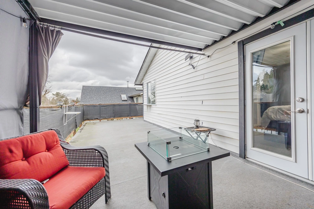 Swimming Pool Photo of 20492 Thorne Avenue, Maple Ridge, BC