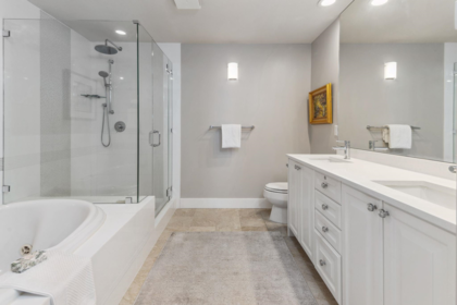 Primary Bathroom Photo of 1 5110 Alderfeild Place, West Vancouver, BC
