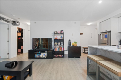 2205 111 W Georgia Street, Vancouver, BC