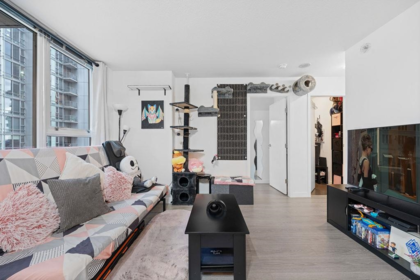2205 111 W Georgia Street, Vancouver, BC