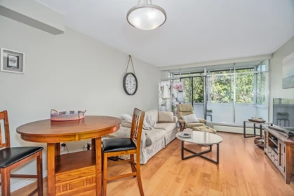 606 1425 Esquimalt Avenue, West Vancouver, BC