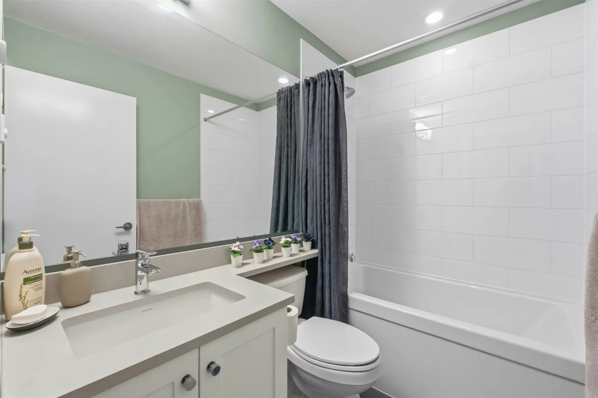 Hallway Photo of 78 27735 Roundhouse Drive, Abbotsford, BC