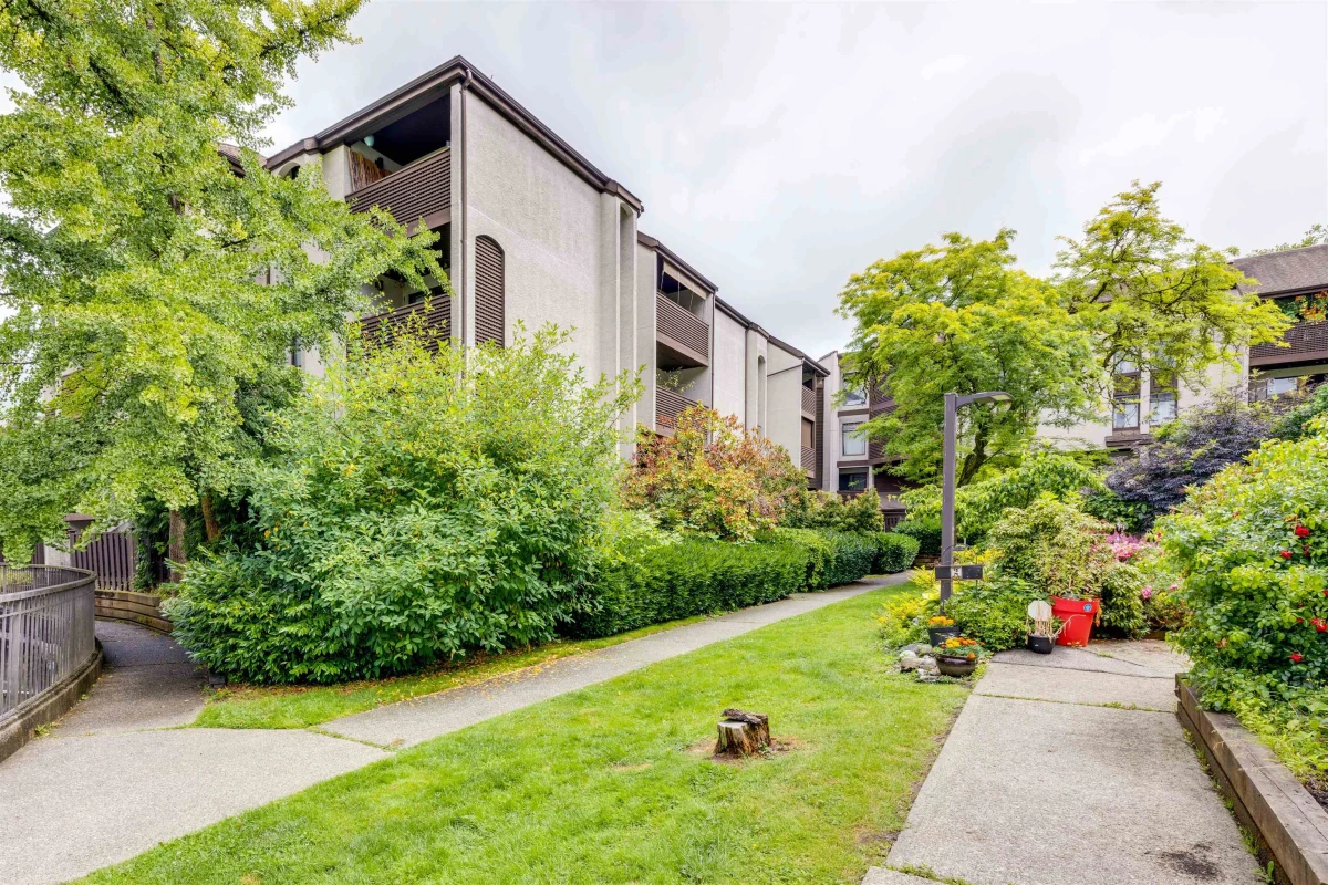 Hallway Photo of 404 340 Ginger Drive, New Westminster, BC
