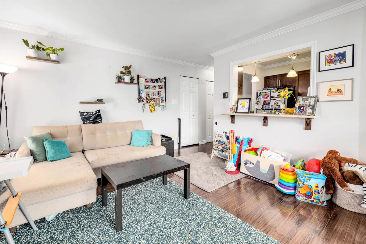 Kitchen Photo of 404 340 Ginger Drive, New Westminster, BC