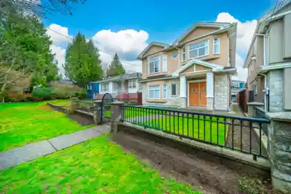 3320 E 43rd Avenue, Vancouver, BC, Killarney VE — 6 bed single family residence for sale