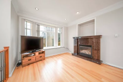 Kitchen Island Photo of 3320 E 43rd Avenue, Vancouver, BC