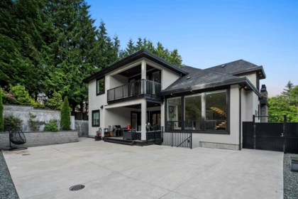 Kitchen Island Photo of 9075 164 Street, Surrey, BC