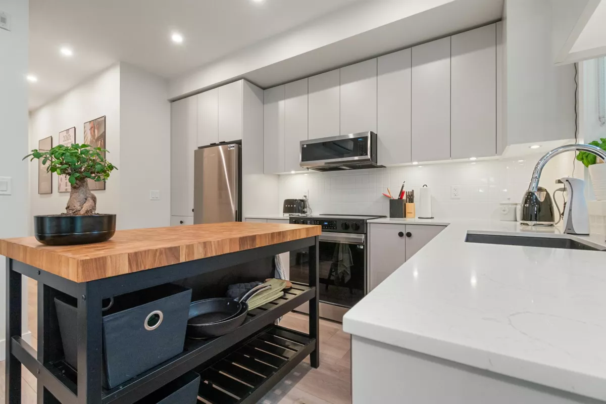 Kitchen Island Photo of 103 45511 Campus Drive, Chilliwack, BC