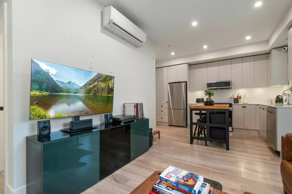 Primary Bathroom Photo of 103 45511 Campus Drive, Chilliwack, BC