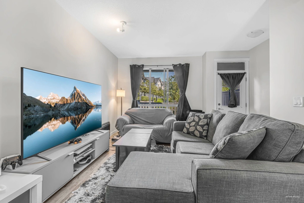 Kitchen Island Photo of 94 30930 Westridge Place, Abbotsford, BC