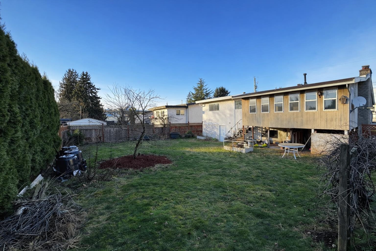 Kitchen Island Photo of 32052 Melmar Avenue, Abbotsford, BC