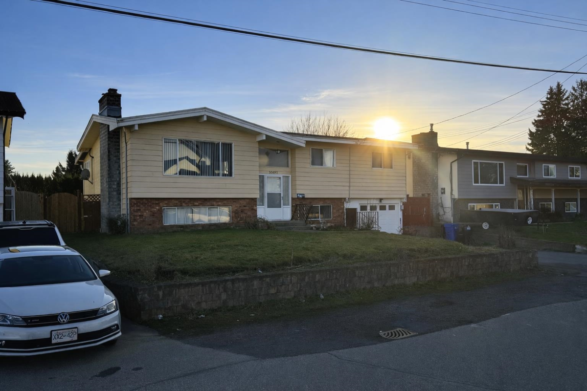 Kitchen Photo of 32052 Melmar Avenue, Abbotsford, BC