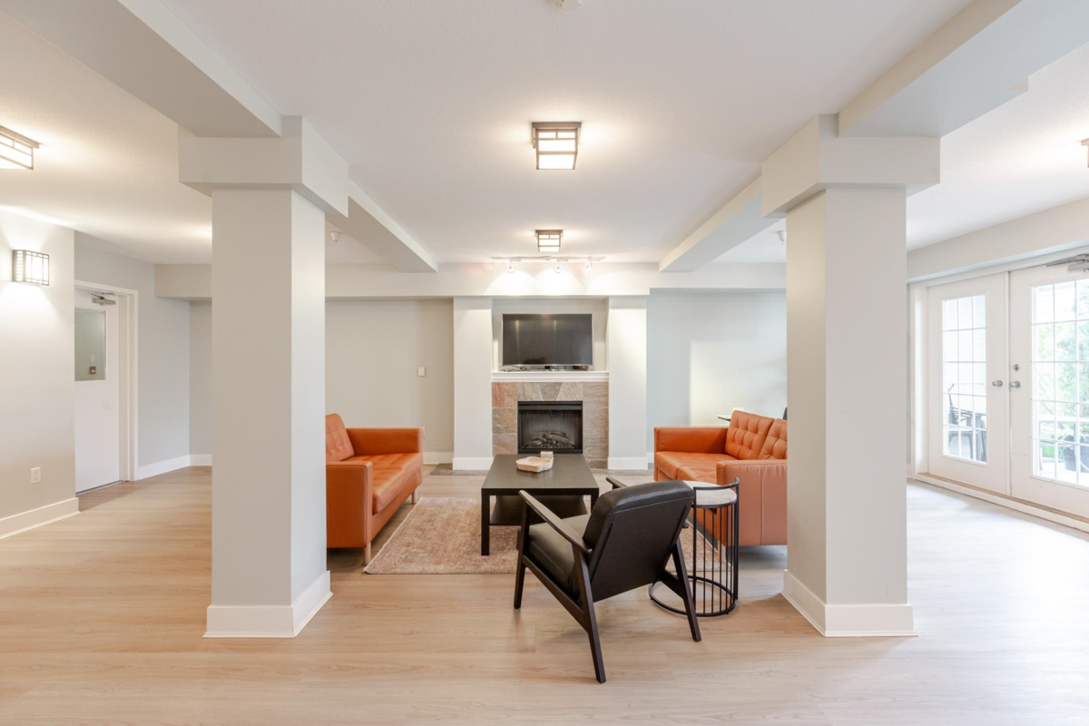 Backyard Photo of 105 15621 Marine Drive, White Rock, BC