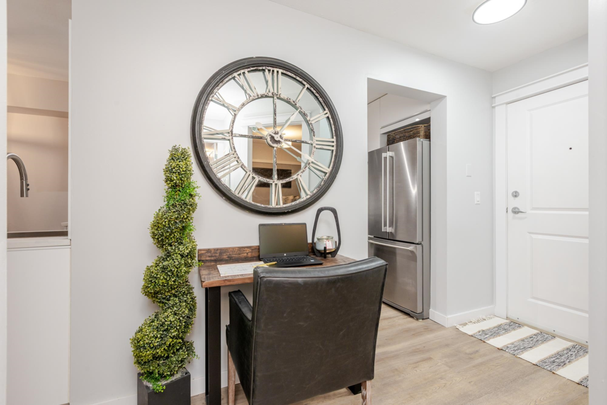 Bedroom 2 Photo of 105 15621 Marine Drive, White Rock, BC