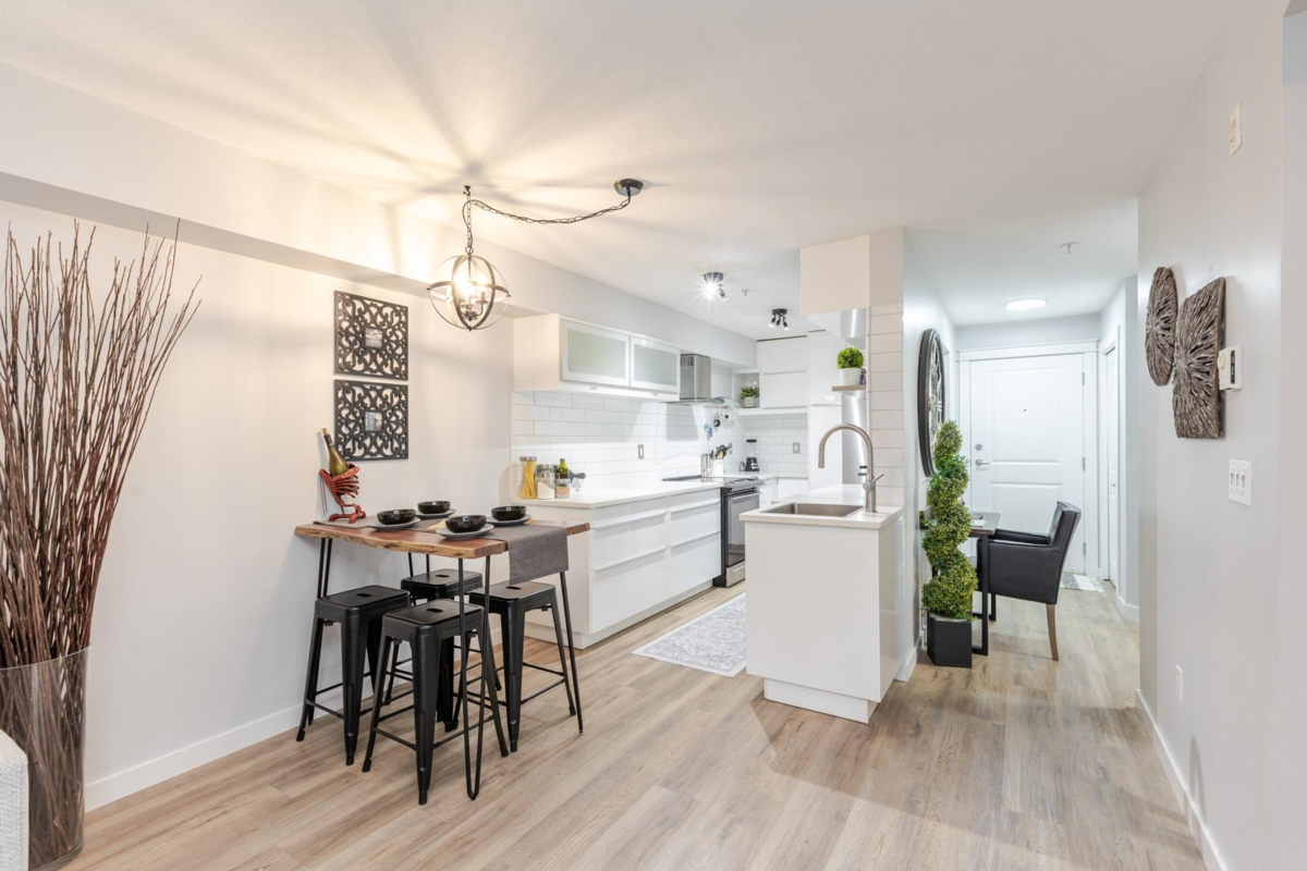 Bedroom 3 Photo of 105 15621 Marine Drive, White Rock, BC