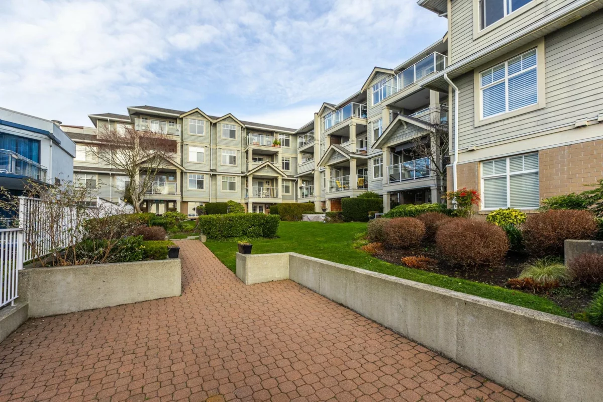 Community Amenities Photo (Clubhouse) of 105 15621 Marine Drive, White Rock, BC