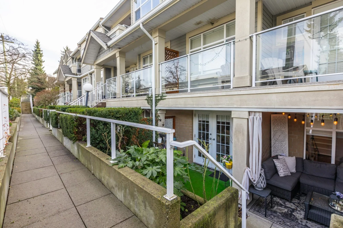 Dining Area Photo of 105 15621 Marine Drive, White Rock, BC
