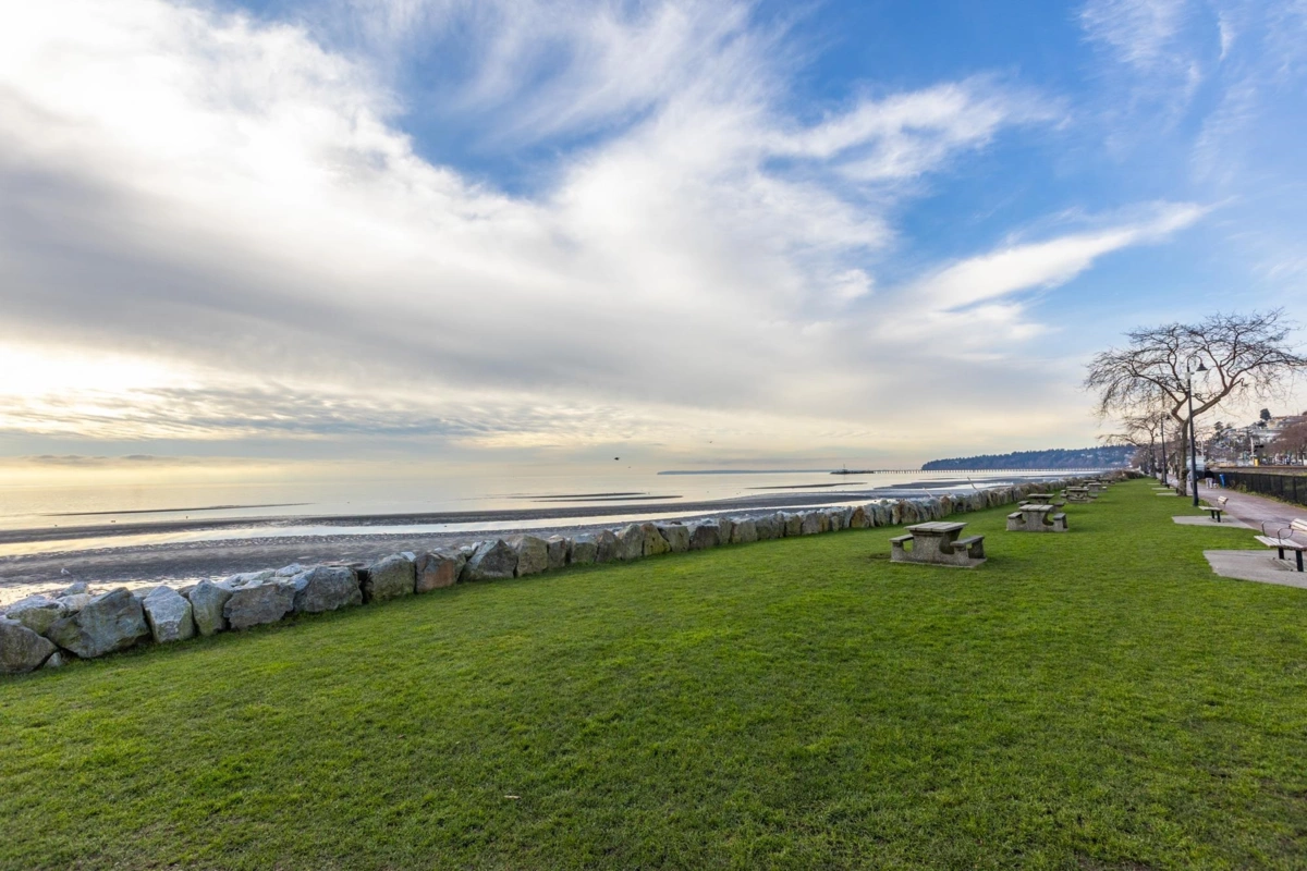 Fitness Center Photo Near 105 15621 Marine Drive, White Rock, BC
