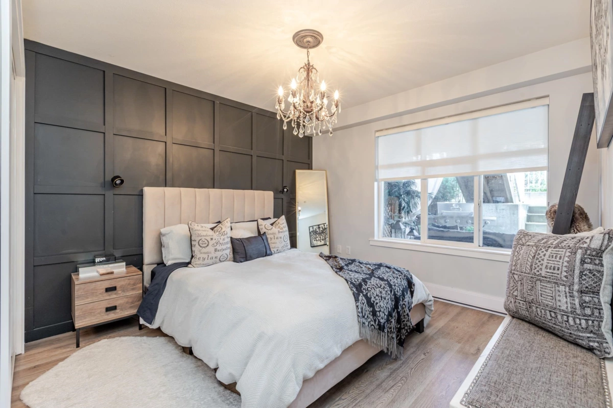 Laundry Room Photo of 105 15621 Marine Drive, White Rock, BC