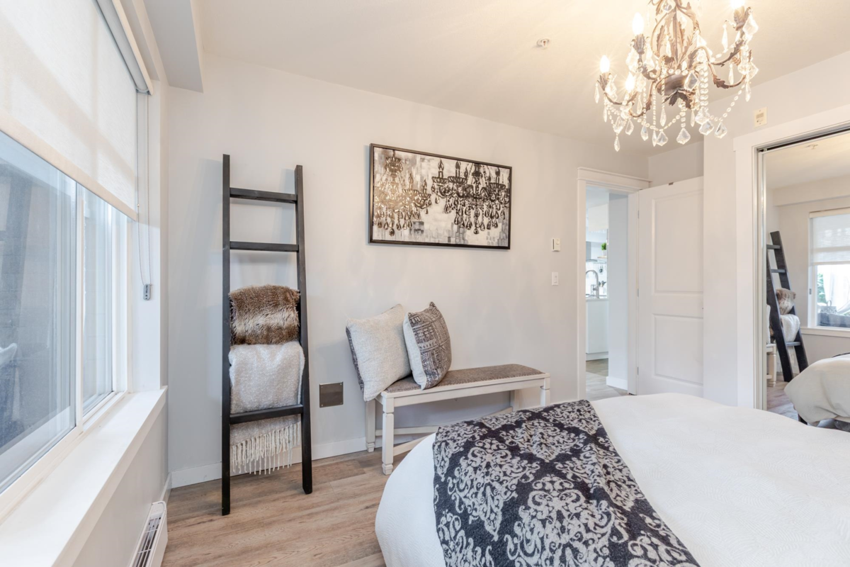 Mudroom Photo of 105 15621 Marine Drive, White Rock, BC