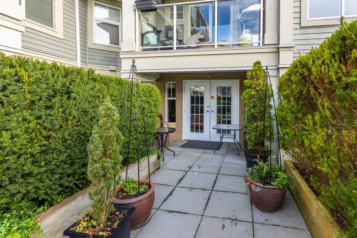 Outdoor Kitchen Photo of 105 15621 Marine Drive, White Rock, BC