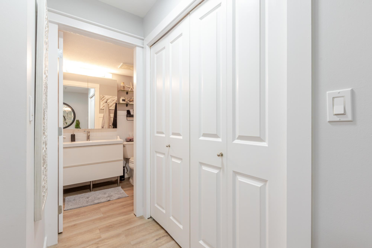 Outdoor Patio Photo of 105 15621 Marine Drive, White Rock, BC