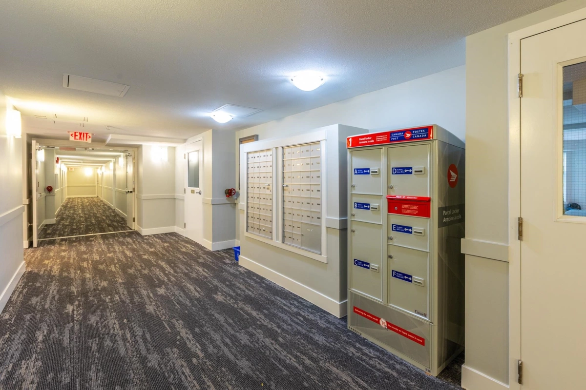 Swimming Pool Photo of 105 15621 Marine Drive, White Rock, BC