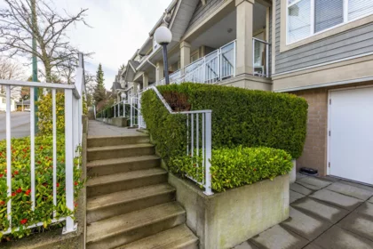 105 15621 Marine Drive, White Rock, BC