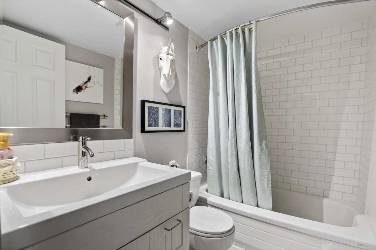 Aerial View of 803 1833 Frances Street, Vancouver, BC