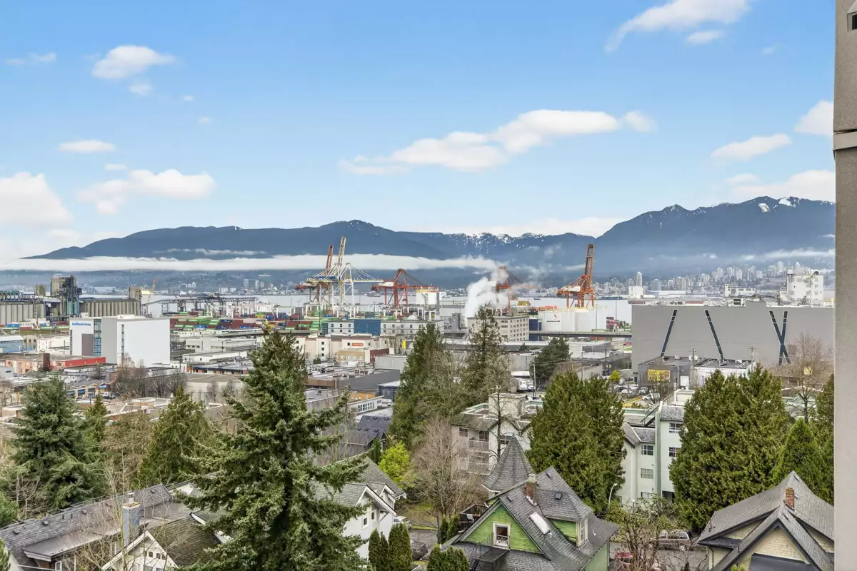 Breakfast Nook Photo of 803 1833 Frances Street, Vancouver, BC